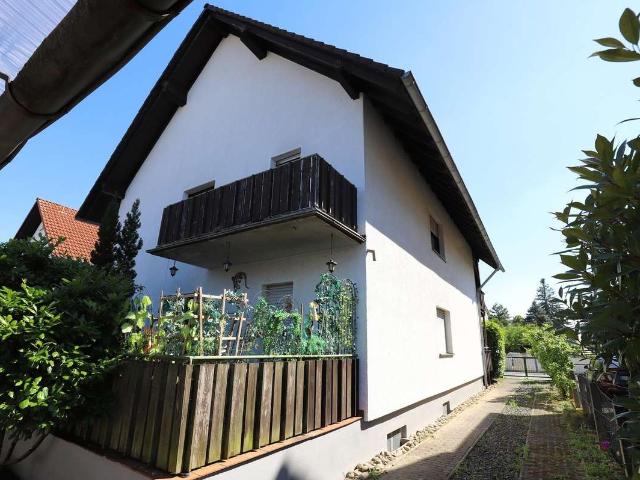 Helle 3 Zimmer Wohnung mit Balkon
