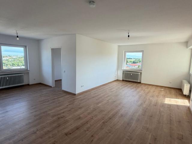 Helle 3 Zimmer Wohnung mit Balkon