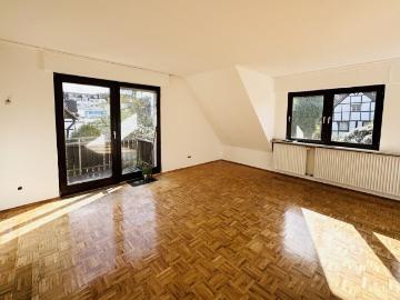 Helle 3 Zimmer Wohnung mit Balkon