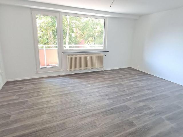 Helle 3 Zimmer Wohnung mit Balkon!