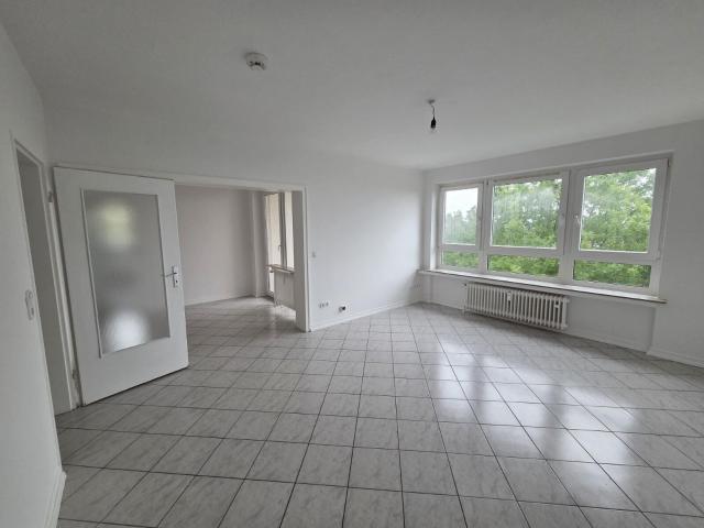 Helle 3 Zimmer Wohnung mit Balkon