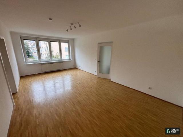 Helle 3 Zimmer Wohnung mit Balkon