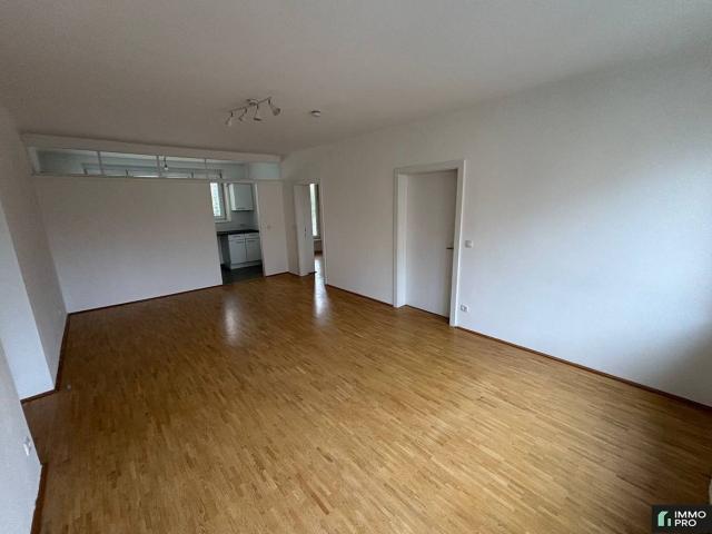 Helle 3 Zimmer Wohnung mit Balkon
