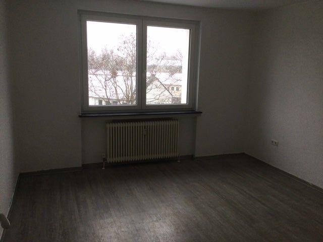 Helle 3 Zimmer Wohnung mit Balkon