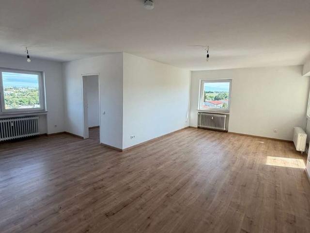 Helle 3 Zimmer Wohnung mit Balkon