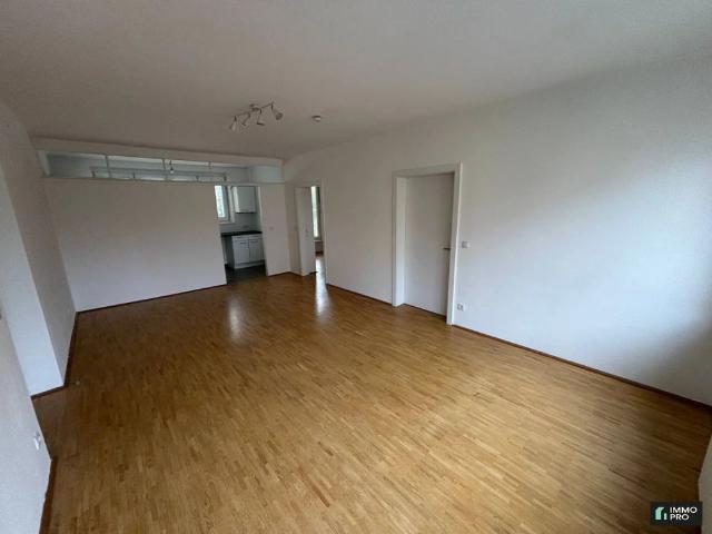 Helle 3 Zimmer Wohnung mit Balkon