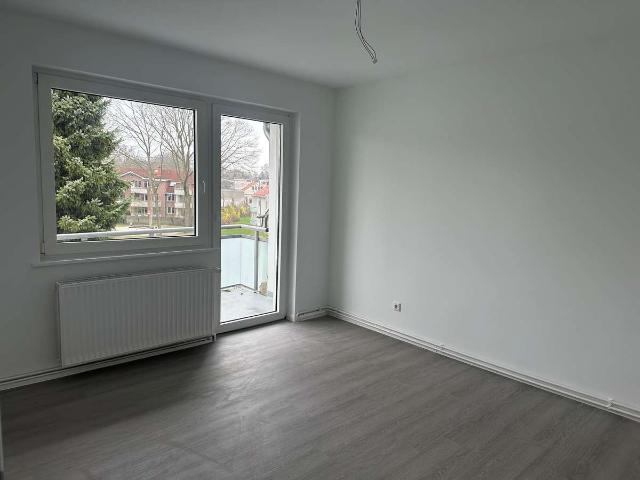 Helle 3 Zimmer Wohnung mit Balkon