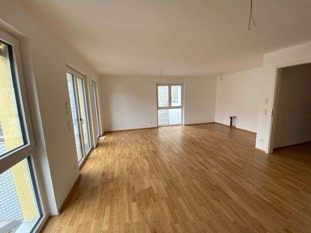 Helle 3 Zimmer Wohnung mit Balkon