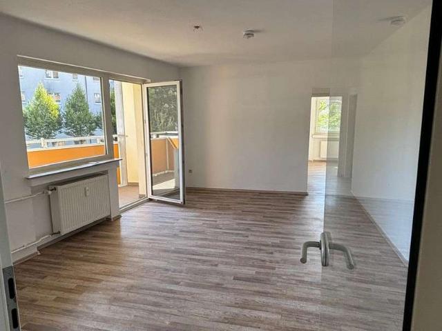 Helle 3 Zimmer Wohnung mit Balkon & Aufzug zentral und ruhig in Oberhausen