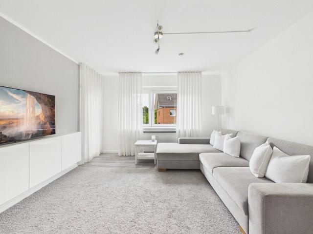 Helle 3 Zimmer Wohnung mit Balkon, Einbauküche und energetisch saniertem Gebäude