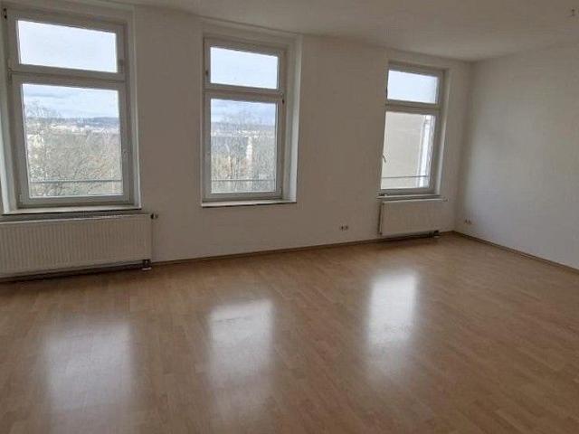 Helle 3 Zimmer Wohnung mit Balkon im 3. Obergeschoss