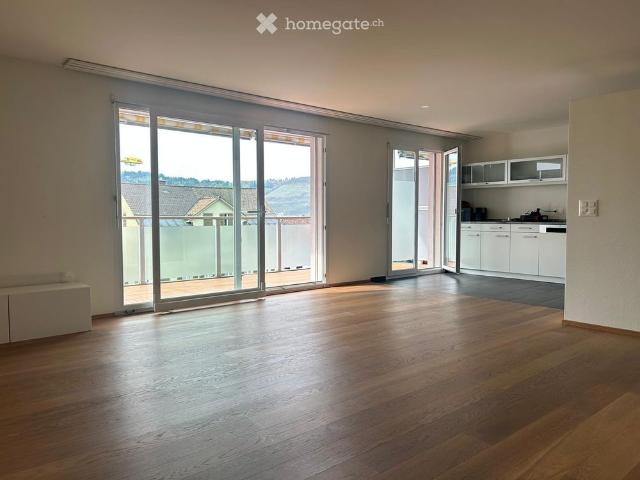 Helle 3½ Zimmer Wohnung mit Balkon im Herzen von Einsiedeln