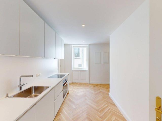 Helle 3 Zimmer Wohnung mit Balkon im obersten Regelgeschoss