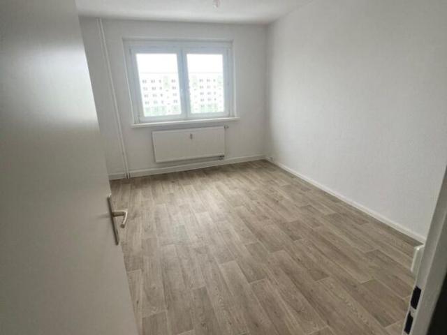 Helle 3 Zimmer Wohnung mit Balkon in Borna