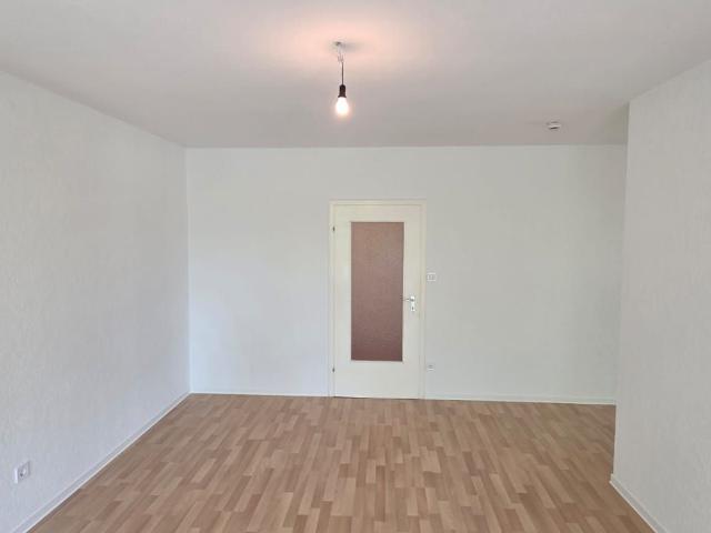Helle 3 Zimmer Wohnung mit Balkon in Laatzen – Lange Weihe