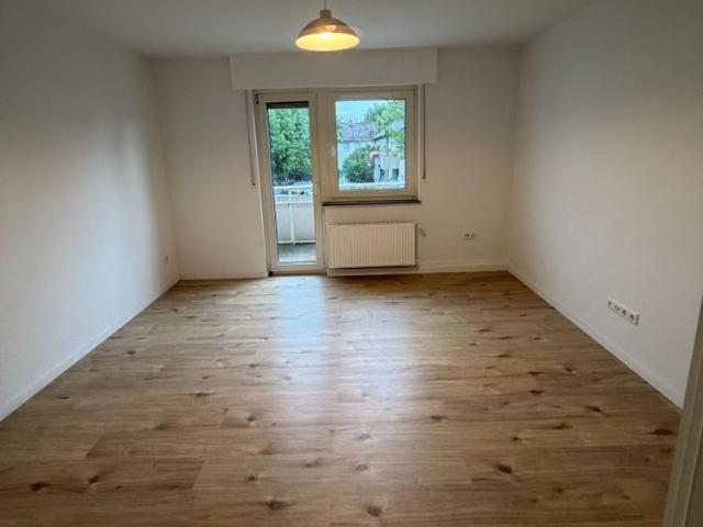 Helle 3 Zimmer Wohnung mit Balkon in ruhiger Lage
