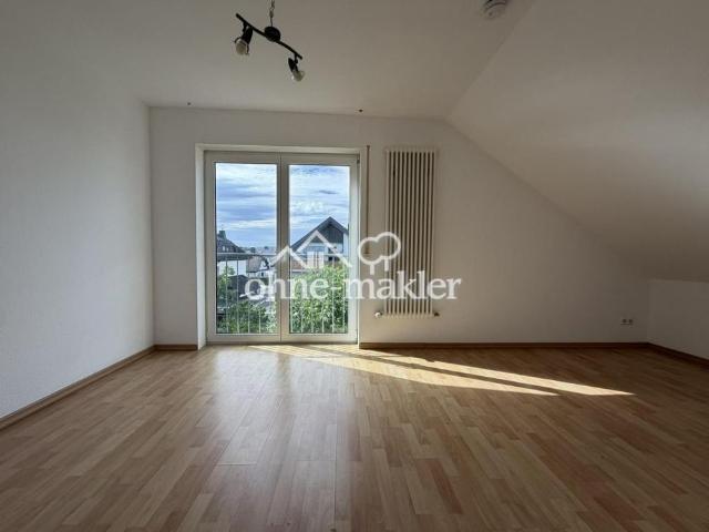 Helle 3 Zimmer Wohnung mit Balkon in ruhiger Lage