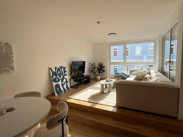 Helle 3 Zimmer Wohnung mit Balkon, Loggia und Tiefgarage im Haus!