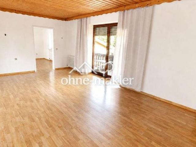 Helle 3 Zimmer Wohnung mit Balkon und Bergblick