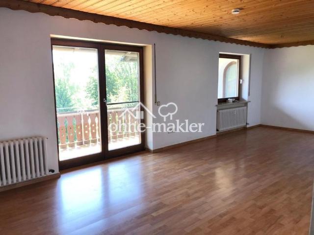 Helle 3 Zimmer Wohnung mit Balkon und Bergblick