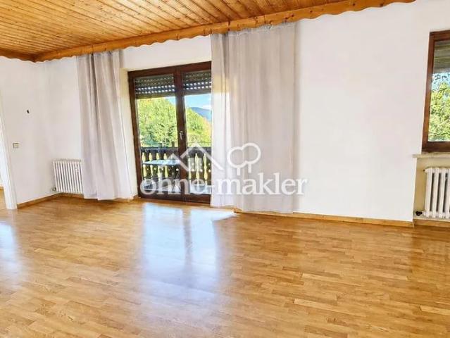 Helle 3 Zimmer Wohnung mit Balkon und Bergblick
