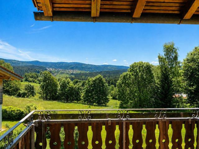 Helle 3 Zimmer Wohnung mit Balkon und Bergblick