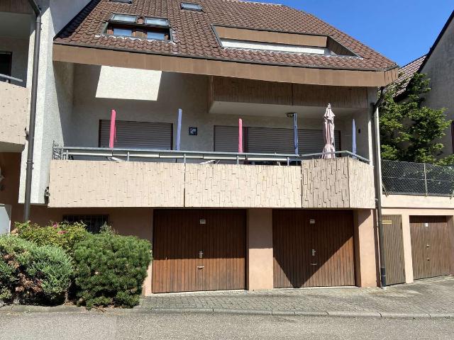 Helle 3 Zimmer Wohnung mit Balkon und Einzelgarage