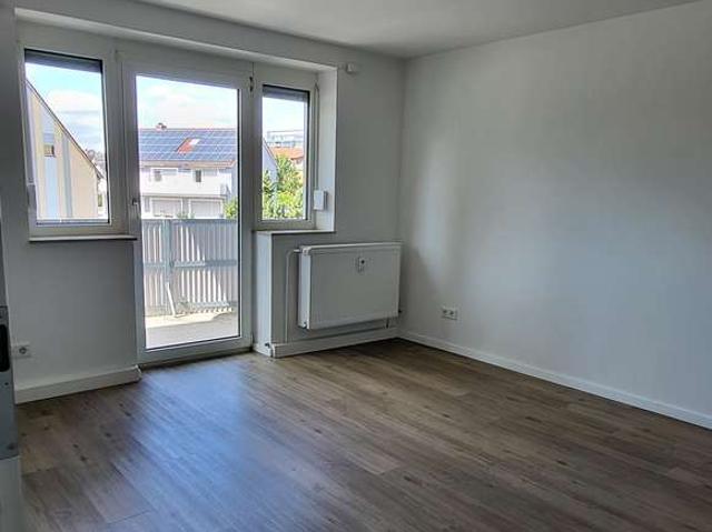 Helle 3 Zimmer Wohnung mit Balkon und ganz neue EBK !