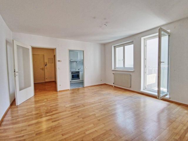 Helle 3 Zimmer Wohnung mit Balkon und Garage in Döbling