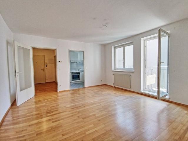 Helle 3 Zimmer Wohnung mit Balkon und Garage in Döbling