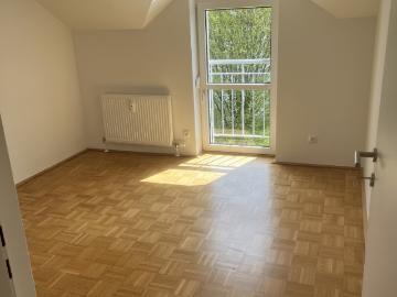 helle 3 zimmer wohnung mit balkon und parkplatz in linz/oed – sofort verfügbar! achtung der mietvertrag wird auf 5 jahre befristet abgeschlossen!