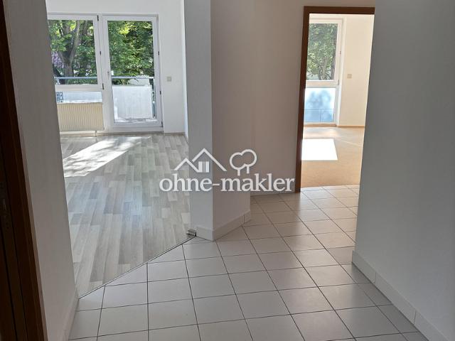 Helle 3 Zimmer Wohnung mit Balkon und TG Stellplatz in Weinstadt Enderbach