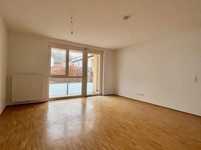 Helle 3 Zimmer Wohnung mit Balkon und Tiefgaragenparkplatz