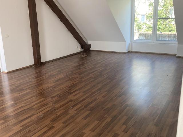 Helle 3 Zimmer Wohnung mit Dachterrasse
