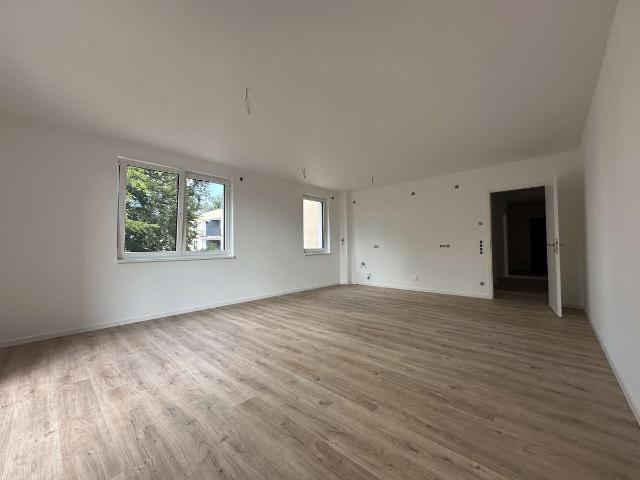 Helle 3 Zimmer Wohnung mit EBK und Balkon