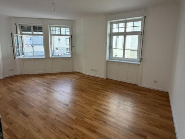 Helle 3 Zimmer Wohnung mit Einbauküche und Laminat in Wilhelmsburg