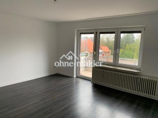 Helle 3 Zimmer Wohnung mit Einbauküche, Balkon und Stellplatz