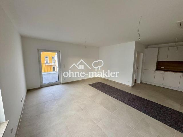 Helle 3 Zimmer Wohnung mit Einbauküche, großer Dusche, Balkon und Stellplatz