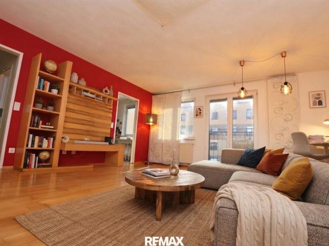 Helle 3 Zimmer Wohnung mit Französischem Fenster, Lift & Vollausgestatteter Einbauküche