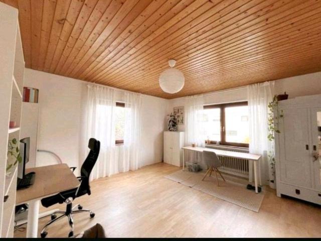 Helle 3 Zimmer Wohnung mit Garten und Balkon