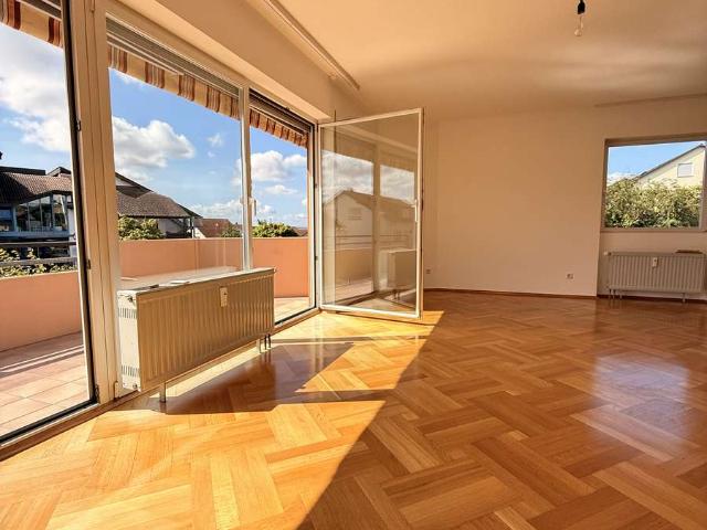 Helle 3 Zimmer Wohnung mit großem Balkon inkl. Garage