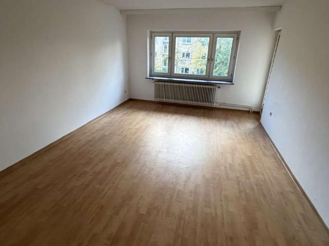 Helle 3 Zimmer Wohnung mit großem Südbalkon ins Grüne & Einbauküche – ruhig und zentral