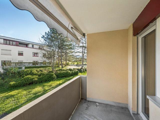 Helle 3 Zimmer Wohnung mit grossem Wohnbereich und Balkon in Reinach