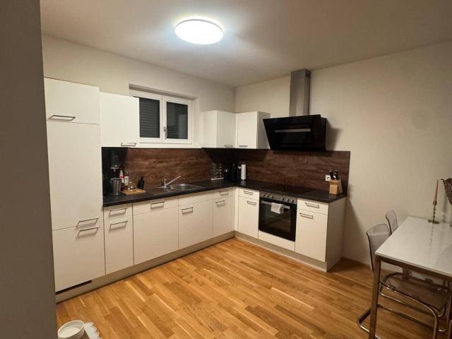 Helle 3 Zimmer Wohnung mit großen Balkon
