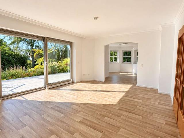 Helle 3 Zimmer Wohnung mit großer Terrasse und Gartenblick in Schwandorf Kronstetten