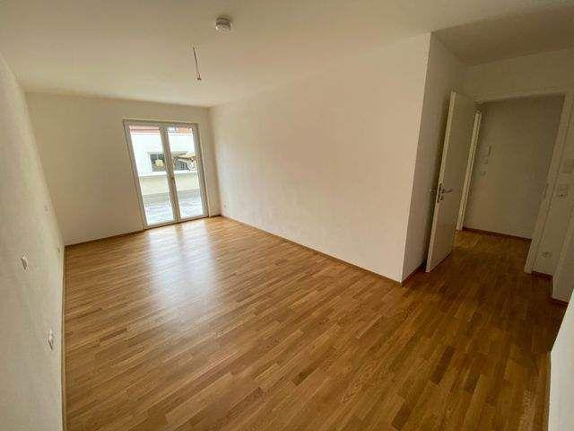 Helle 3 Zimmer Wohnung mit großer Terrasse