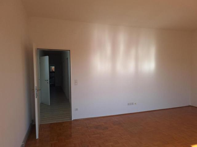 Helle 3 Zimmer Wohnung mit Großzügigem Grundriss im 2. Liftstock
