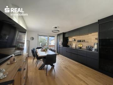Helle 3 Zimmer Wohnung mit hochwertiger Einbauküche und Balkon