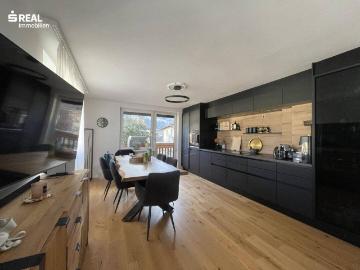 Helle 3 Zimmer Wohnung mit hochwertiger Einbauküche und Balkon