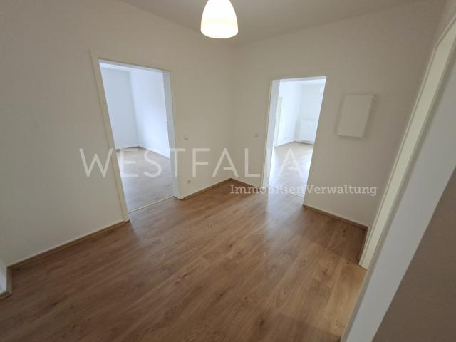 Helle 3 Zimmer Wohnung mit Loggia